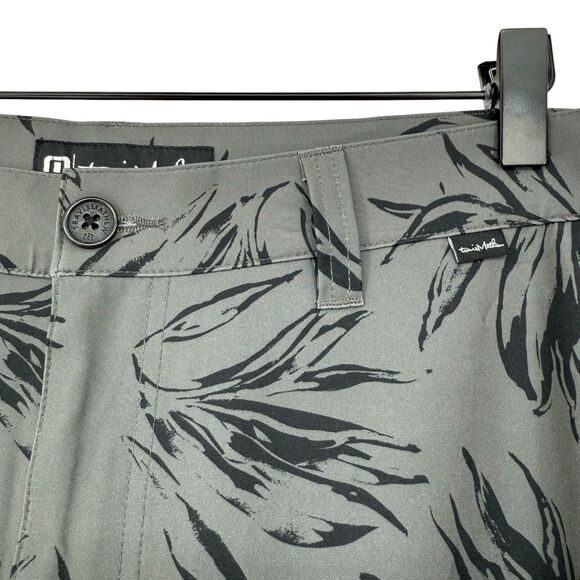 Travis Mathew Golf Shorts Size 36 You Won’t Grey Pinstripe Leaves Performance - Picture 8 of 13